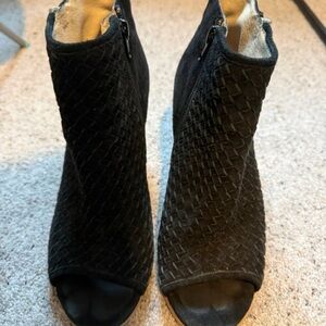 Elegant Black Woven Peep-Toe Boots